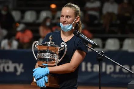 阿扎伦卡连续十场比赛得分超过出色发挥，利物浦不断突破！