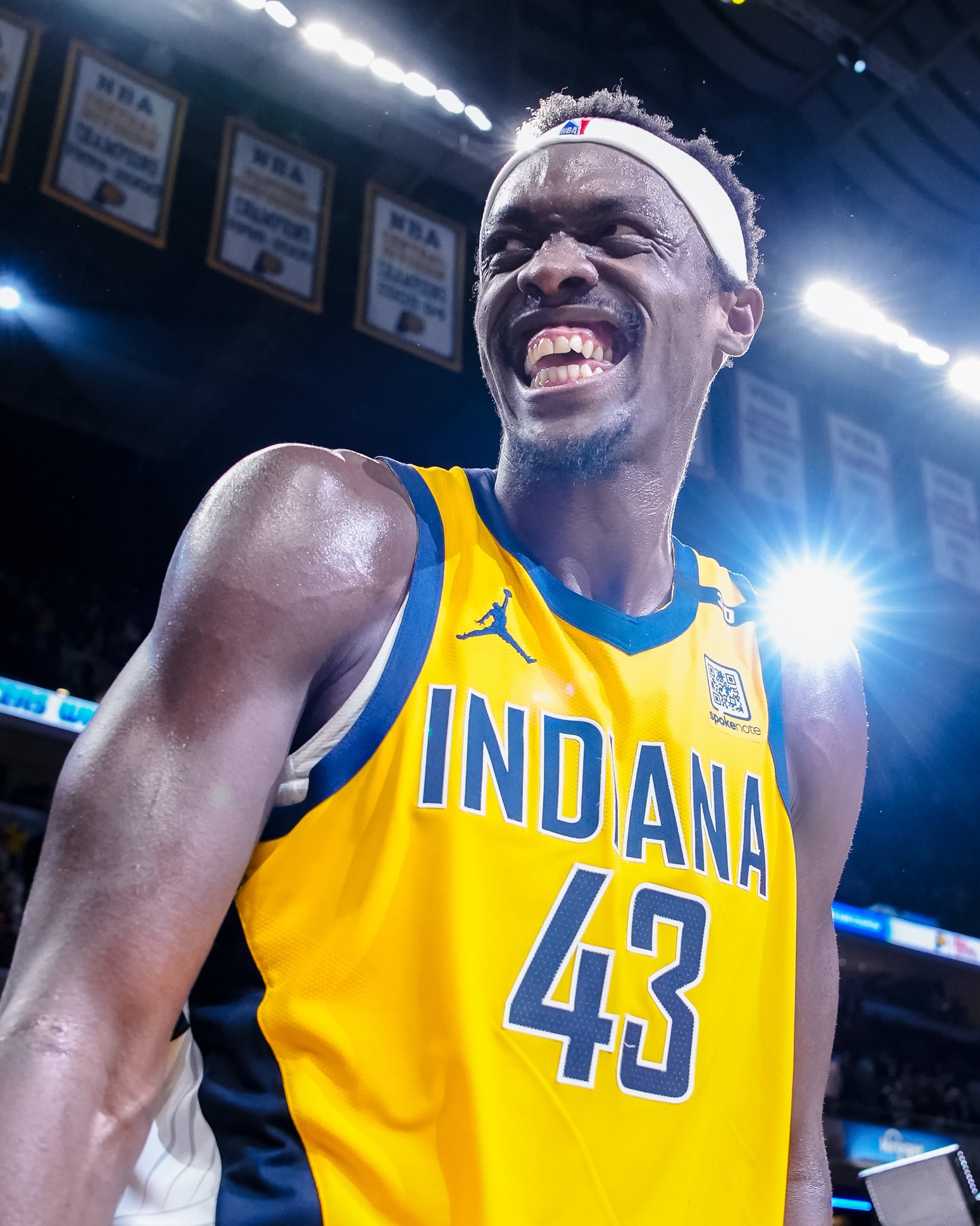 关于西亚卡姆迎来十赛季高光表现，曼联球迷沸腾！的信息